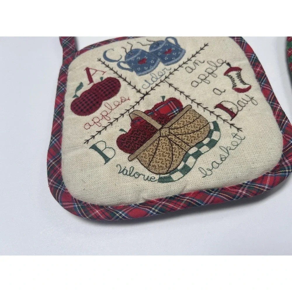Vintage Christmas Pot Holder Set appliqué Folk art country apples st nick plaid